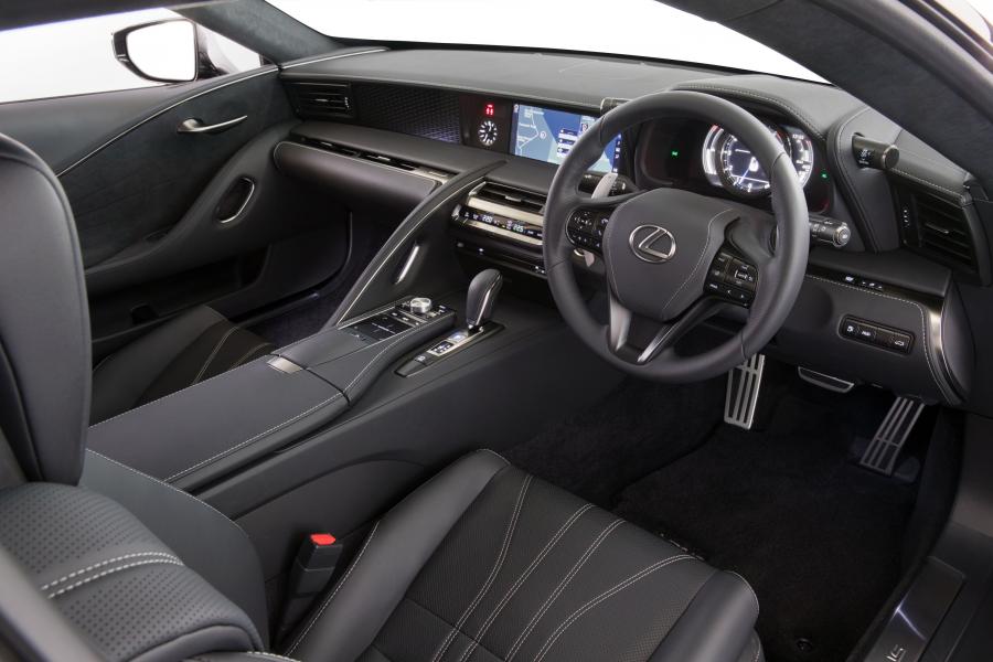 Интерьер Lexus LC500 2017 года  (AU) (фото 8 из 10)
